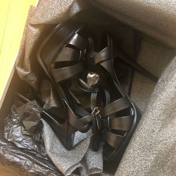 SOLD! Yves Saint Laurent Tributes 105 SANDAL IN BLACK - Picture 2 of 8